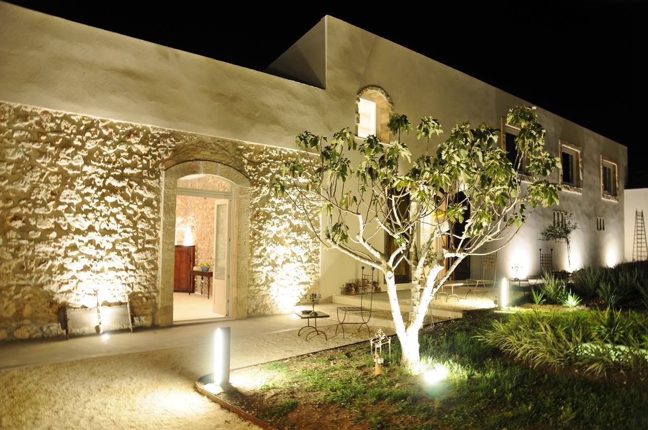 Scilla Maris Charming Suites มาร์ซาเมมี ภายนอก รูปภาพ